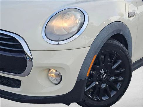 Used 2018 MINI Cooper 2-Door Hardtop image 4