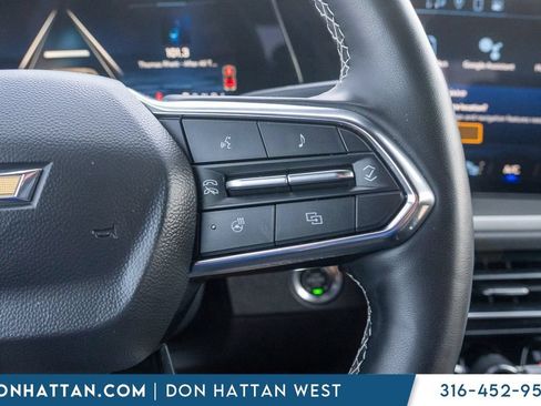 Used 2025 Chevrolet Traverse LT FWD image 9
