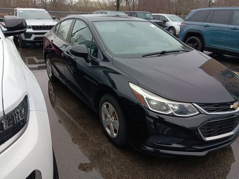 Used 2017 Chevrolet Cruze LS image 2