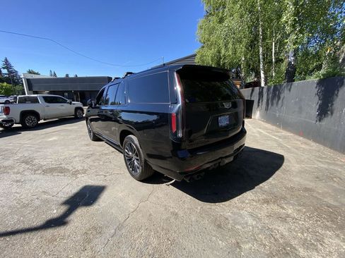 Used 2024 Cadillac Escalade ESV V w/ LPO, ONYX Package AWD/4WD image 4
