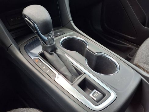 Used 2023 Chevrolet Equinox LT FWD image 18