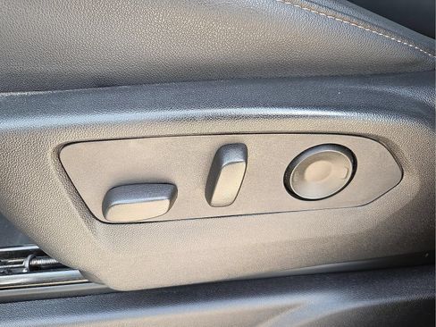 Used 2025 Chevrolet Suburban LT RWD image 16