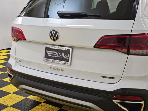 Used 2024 Volkswagen Taos SE image 13