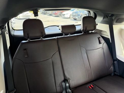 Certified 2022 Toyota Sienna Platinum FWD image 18