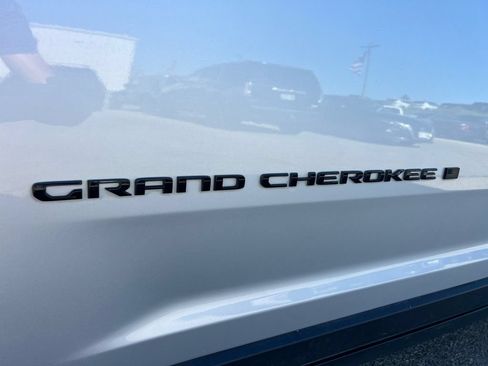 Used 2024 Jeep Grand Cherokee Altitude AWD/4WD image 41