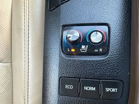 Used 2013 Toyota Avalon Limited FWD image 16