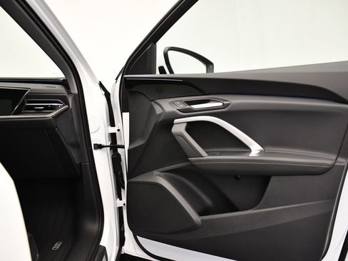 Used 2025 Audi Q5 Premium w/ Convenience Package image 44