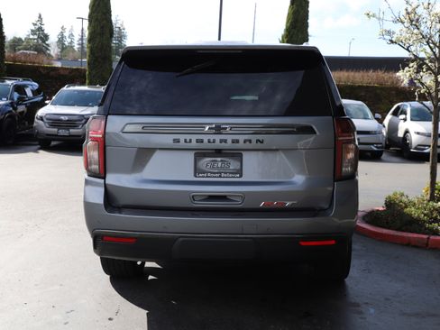 Used 2022 Chevrolet Suburban RST w/ Luxury Package AWD/4WD image 5