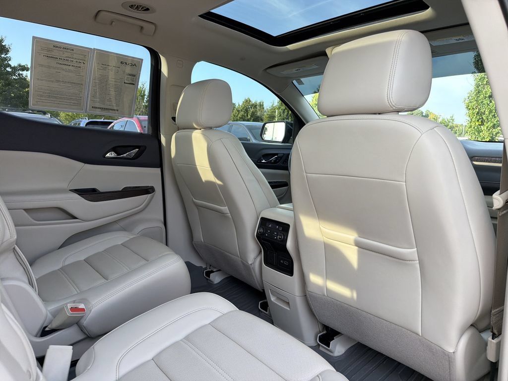 Used 2021 GMC Acadia Denali w/ Denali Technology Package FWD image 19