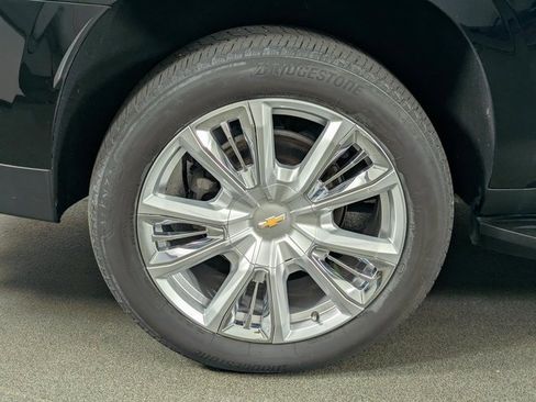 Used 2023 Chevrolet Suburban High Country image 12