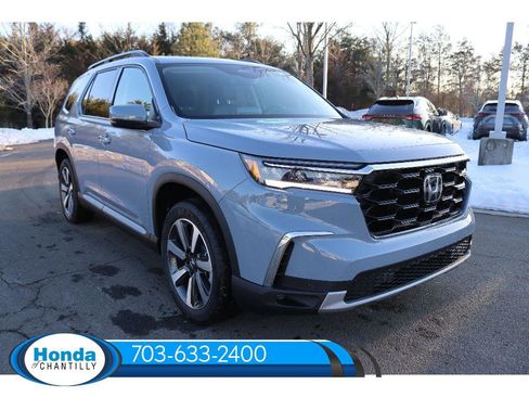 New 2025 Honda Pilot Touring image 1