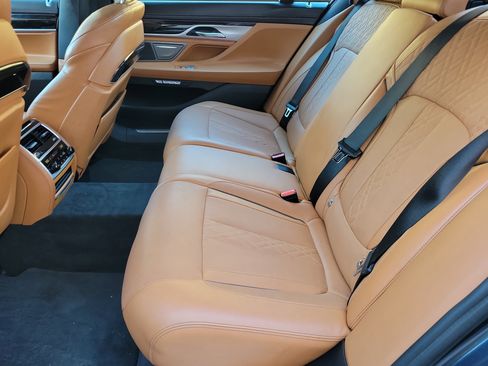 Used 2017 BMW 750i xDrive image 17