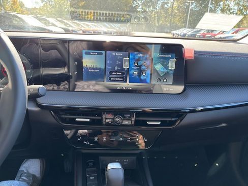 New 2026 Nissan Kicks SR w/ Cold Weather Package image 11