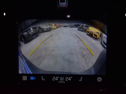 Used 2025 Volvo XC40 B5 Core image 28