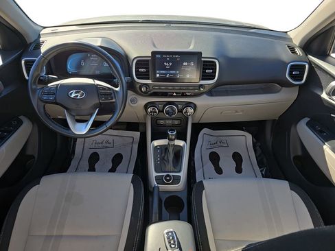 Used 2024 Hyundai Venue SEL image 12
