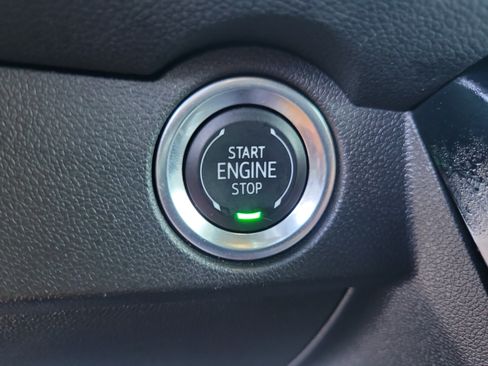 Used 2025 Chevrolet Traverse LT AWD/4WD image 32