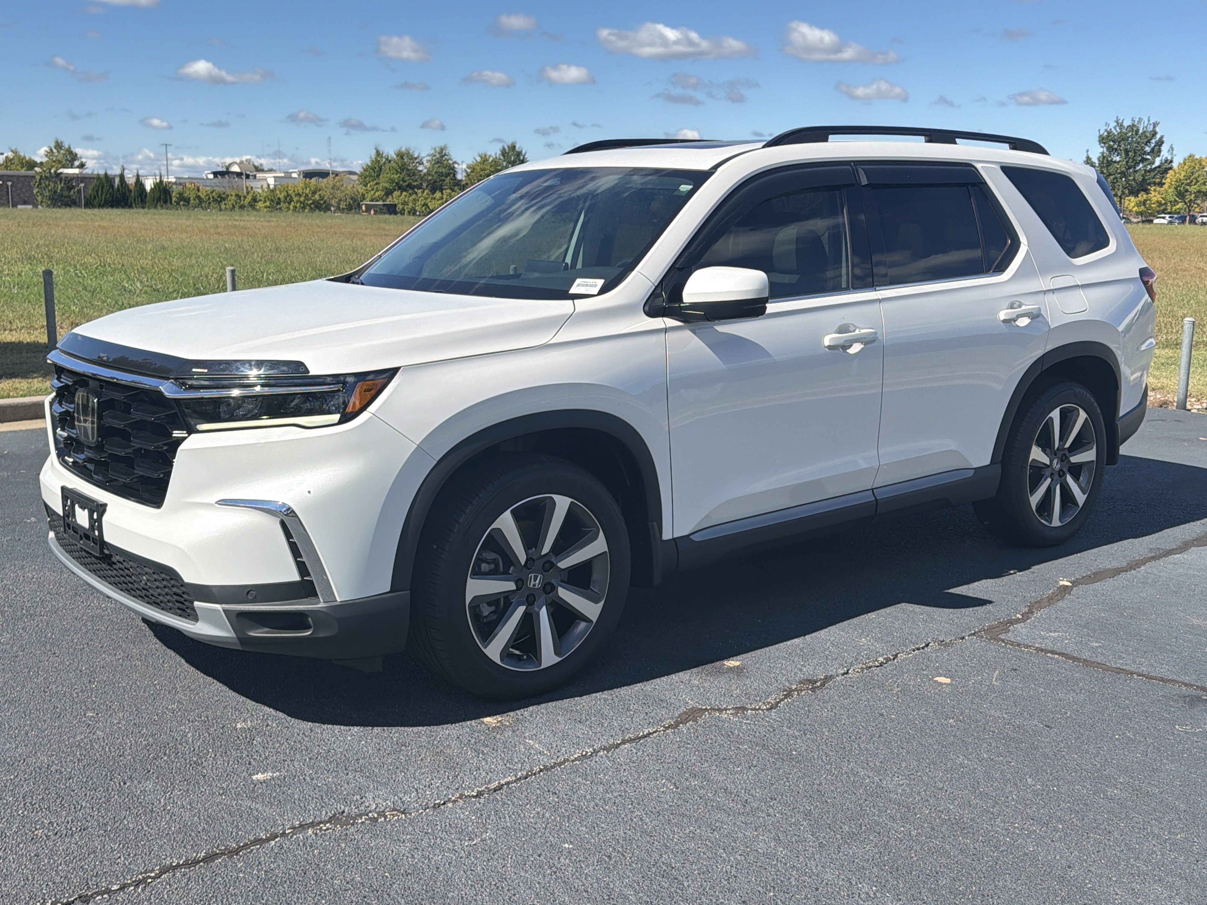 Certified 2025 Honda Pilot Touring image 5
