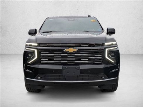 Used 2026 Chevrolet Suburban High Country AWD/4WD image 2