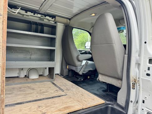 Used 2014 Chevrolet Express 2500 RWD image 25