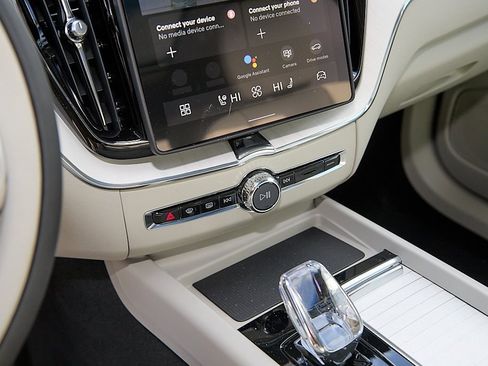 New 2026 Volvo XC60 B5 Ultra w/ Protection Package Premier image 17