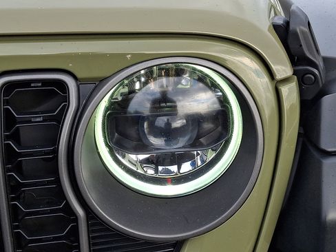 Used 2025 Jeep Wrangler Unlimited Rubicon image 9