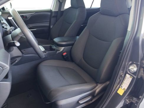 Used 2022 Toyota RAV4 LE FWD image 26