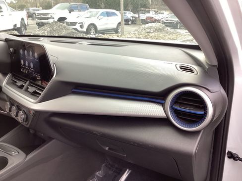 Used 2025 Chevrolet Trax LS image 16