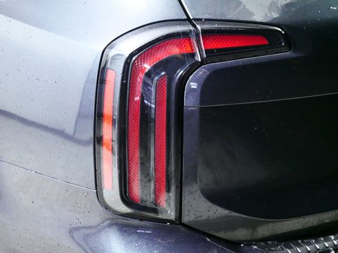 Used 2024 Kia Telluride SX Prestige X-Line image 17