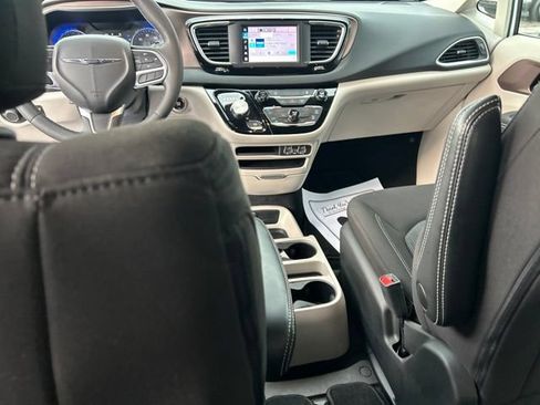 Used 2024 Chrysler Voyager LX FWD image 7
