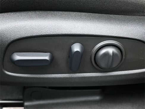 Used 2025 Chevrolet Blazer LT image 33