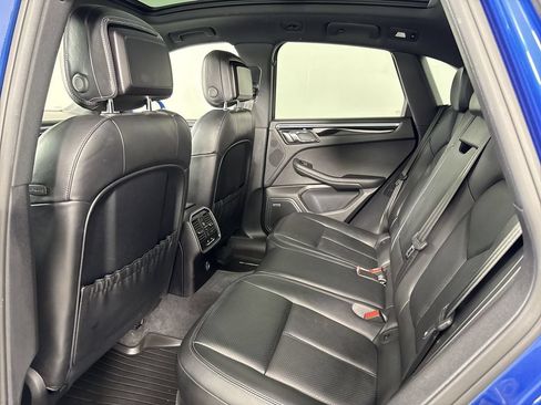 Certified 2018 Porsche Macan AWD/4WD image 26