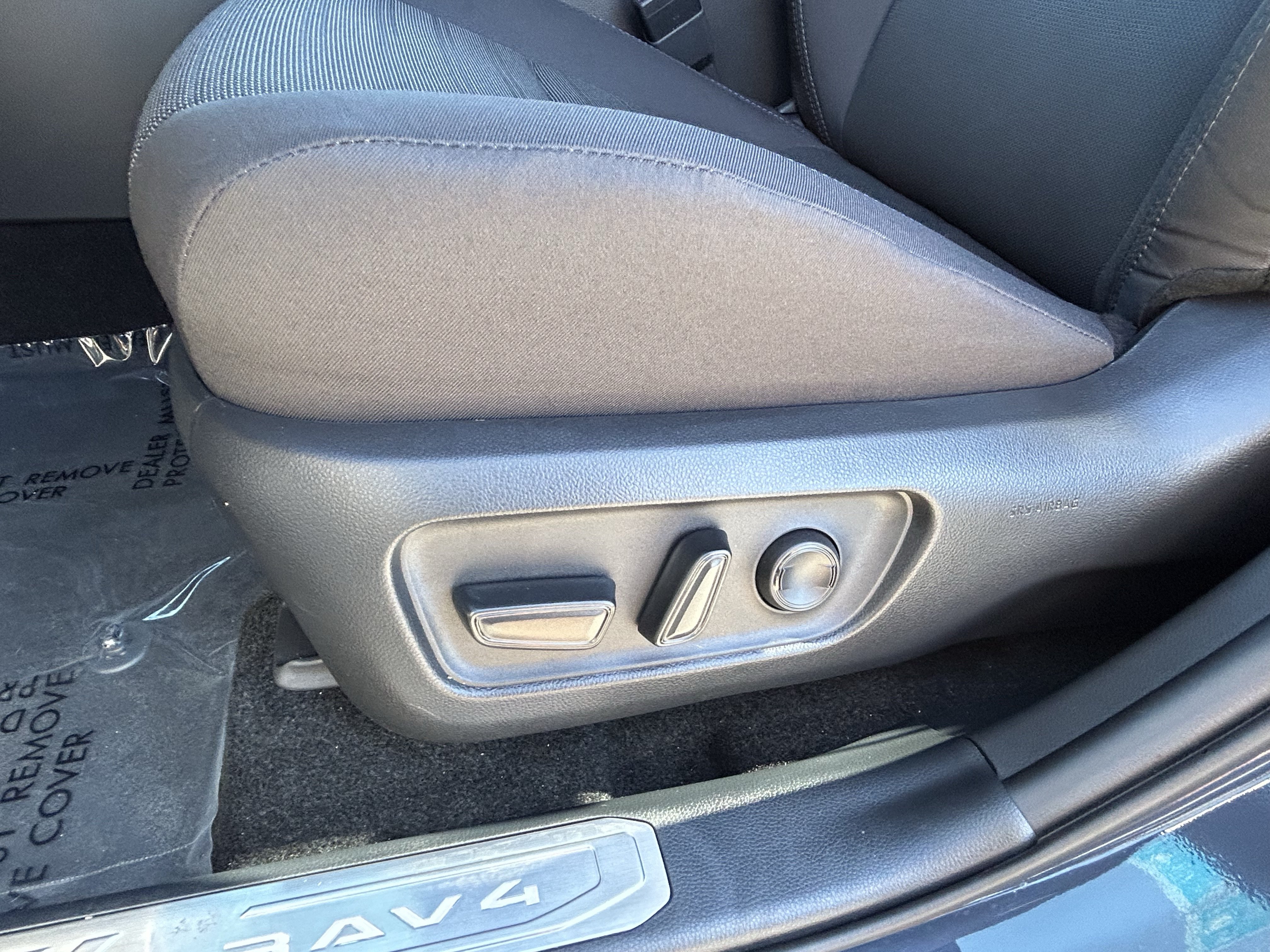 Used 2026 Toyota RAV4 SE w/ Convenience Package AWD/4WD image 17