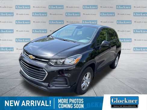 Used 2022 Chevrolet Trax LS w/ Tint and Cruise Package AWD/4WD image 1