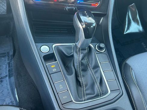 Used 2025 Volkswagen Jetta SE image 12