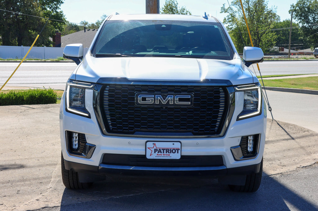 Used 2023 GMC Yukon Denali Ultimate AWD/4WD image 2