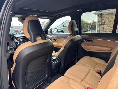 Used 2017 Volvo XC90 T6 Inscription w/ Vision Package image 12