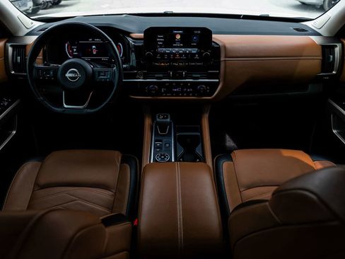 Used 2024 Nissan Pathfinder Platinum image 32