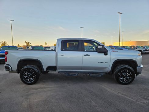 Used 2022 Chevrolet Silverado 2500 LT w/ Convenience Package image 6