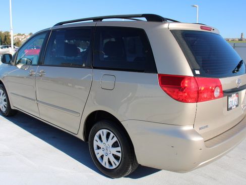 Used 2008 Toyota Sienna CE image 5