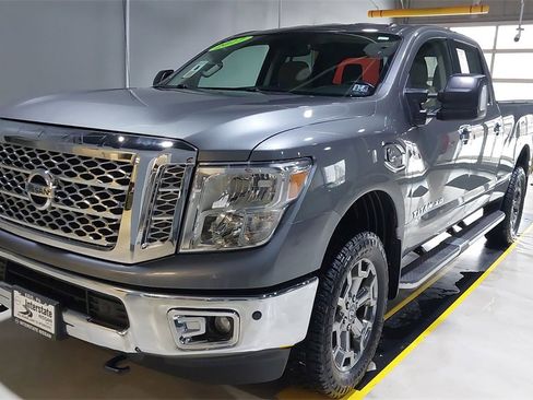 Used 2017 Nissan Titan SV image 18