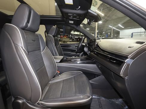 Certified 2024 Cadillac Escalade Sport w/ LPO, ONYX Package image 30