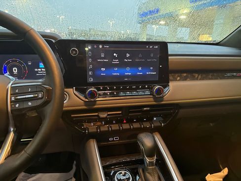 Used 2024 Chevrolet Colorado ZR2 w/ ZR2 Convenience Package III image 18