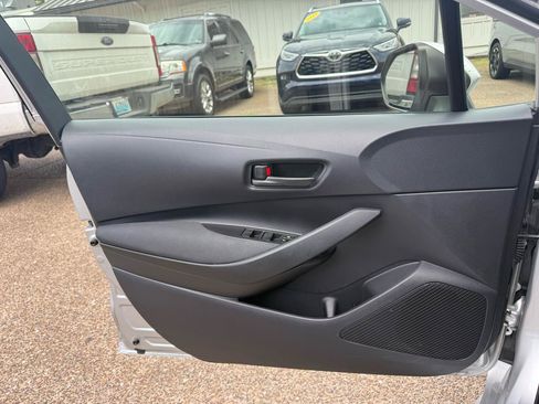 Used 2024 Toyota Corolla LE FWD image 12