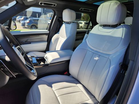 Certified 2026 Land Rover Range Rover Sport SE AWD/4WD image 10