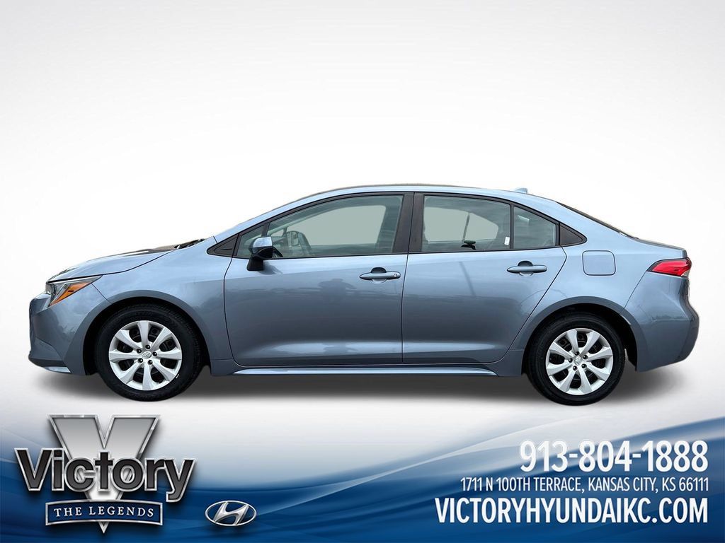 Used 2024 Toyota Corolla LE FWD image 2