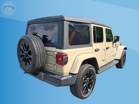 Used 2022 Jeep Wrangler Unlimited Sahara AWD/4WD image 12