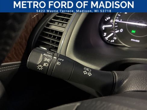 Used 2020 Nissan Armada Platinum image 32