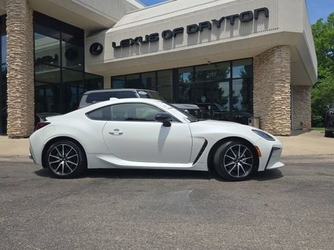 Used 2024 Toyota GR86 RWD image 2