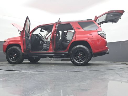 Used 2018 Toyota 4Runner TRD Off-Road Premium AWD/4WD image 43