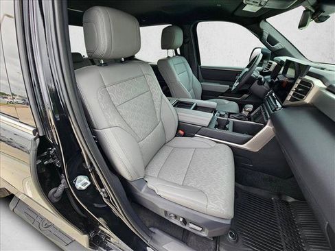 Used 2025 Toyota Tundra Limited AWD/4WD image 21